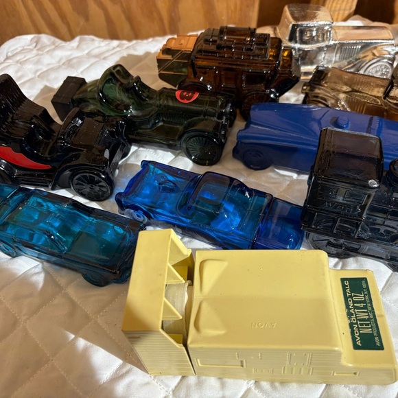 Vintage Glass Collectible Avon Bottles Set 14 all empty - Picture 3 of 9